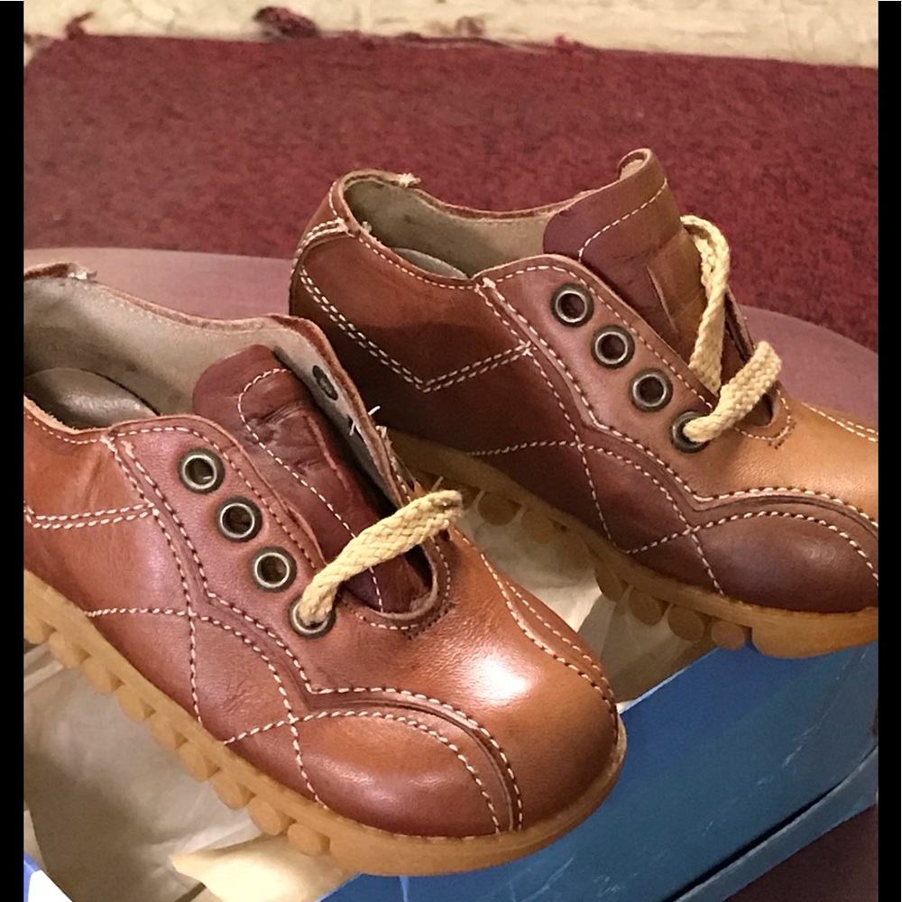 NIB Child Life girls’ brown leather shoes 6.5D